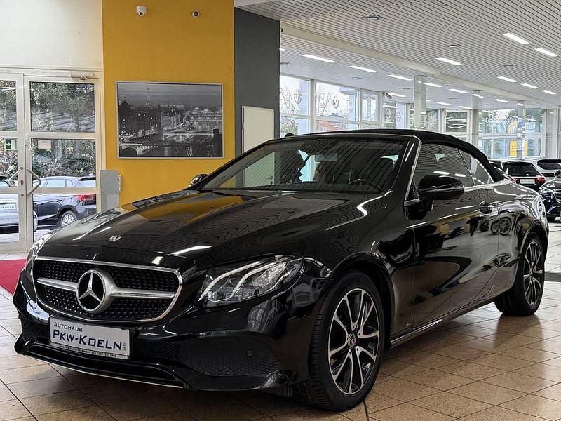 Obsidianschwarz metallic (metallic) Gebraucht 2018 Mercedes E220 Cabrio | 27.999 € (Fairer Preis) - Bild 1/4