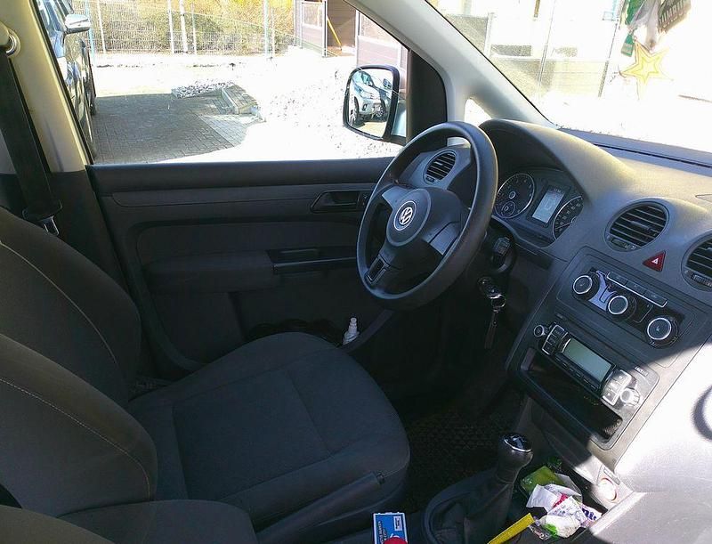 Gebraucht VW Caddy Maxi Trendline 105 PS (77 kW) 2011 Silber Van / Kleinbus