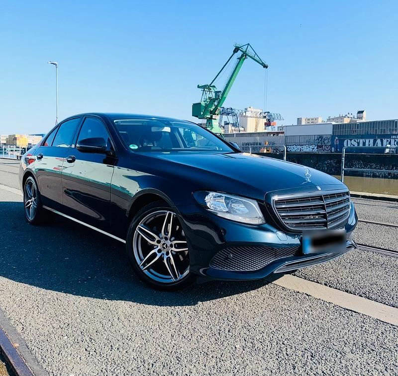 Gebraucht Mercedes E220 194 PS (142 kW) 2016 Grün Limousine