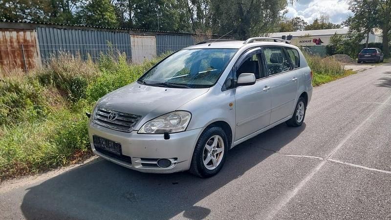 Silber Gebraucht 2003 Toyota Avensis Verso Van / Kleinbus | 4.600 € - Bild 1/4