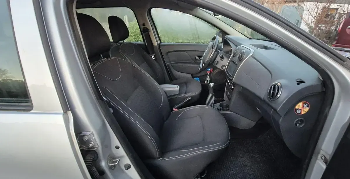 Gebraucht Dacia Logan MCV Lauréate 90 PS (66 kW) 2014 Silber Kombi