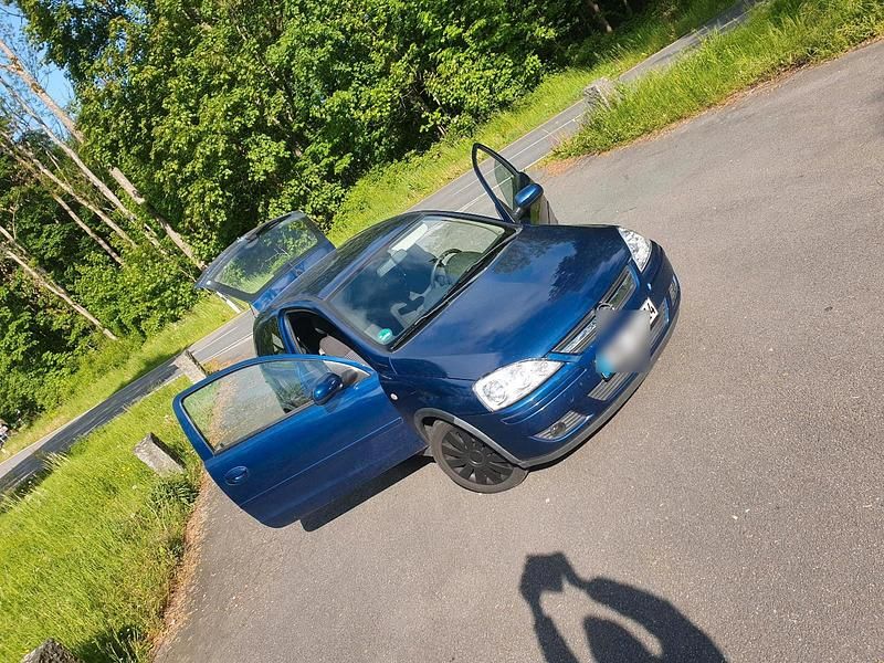 Blau Gebraucht 2005 Opel Corsa Kleinwagen | 2.399 € (Etwas zu teuer) - Bild 1/4