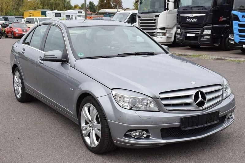 Silber Gebraucht 2010 Mercedes C200 Limousine | 9.900 € (Fairer Preis) - Bild 1/4
