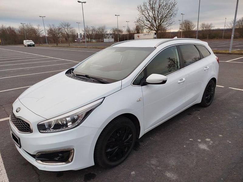 Weiß Gebraucht 2017 Kia Ceed Sportswagon DREAM-TEAM Edition Kombi | 9.100 € (Fairer Preis) - Bild 1/4