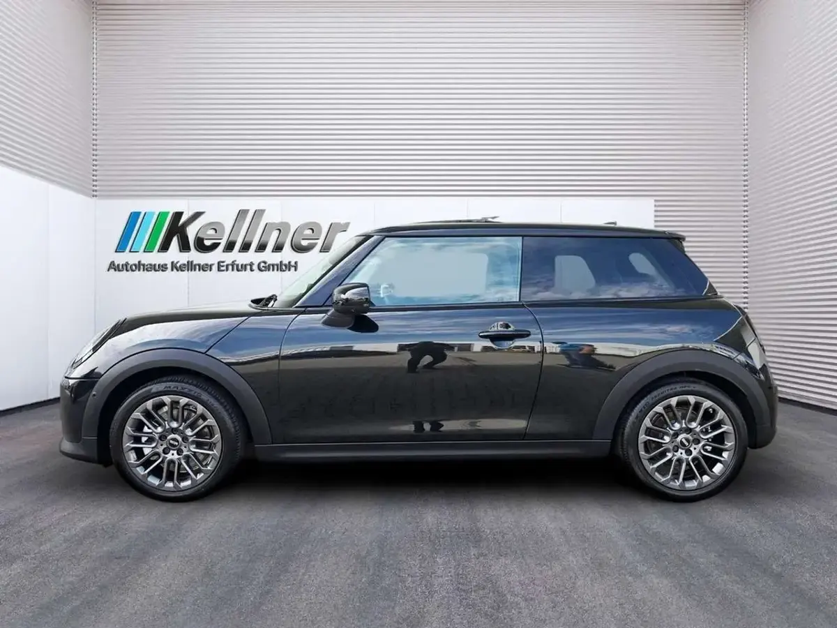 Gebraucht Mini Cooper Classic 114 kW (156 PS) 2025 Schwarz Kleinwagen