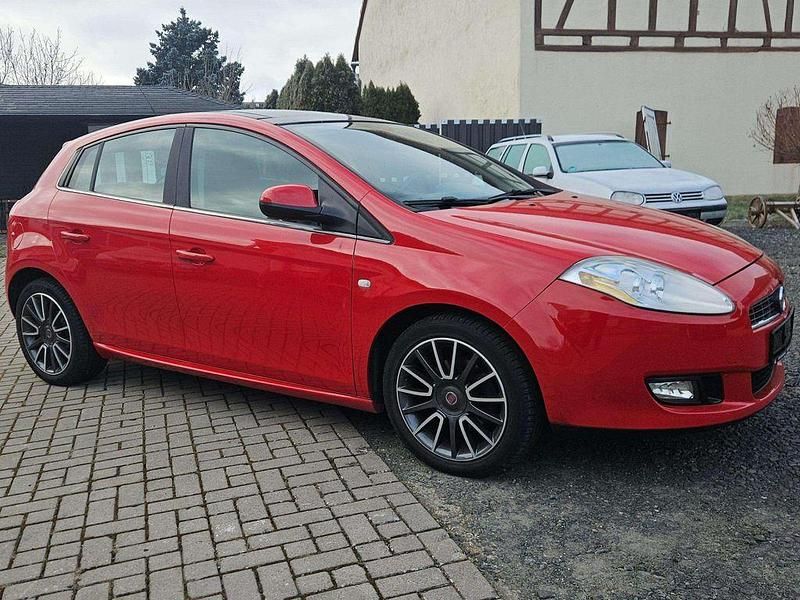 Rot Gebraucht 2009 Fiat Bravo Kleinwagen | 3.500 € (Etwas zu teuer) - Bild 1/4