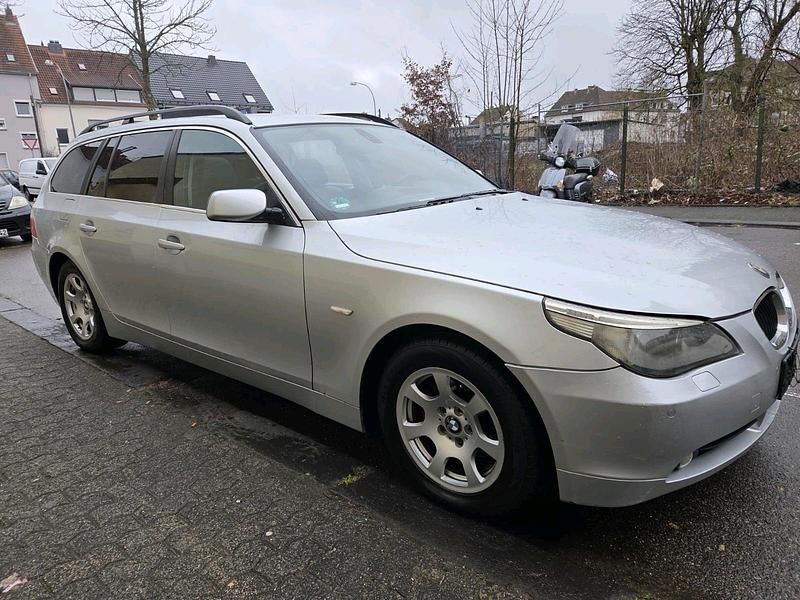 Gebraucht BMW 525 177 PS (130 kW) 2005 Grau Kombi
