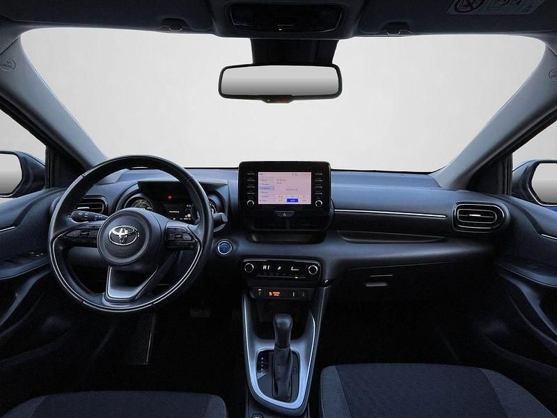 Gebraucht Toyota Yaris Hybrid Team 116 PS (85 kW) 2022 Black mica / ink Limousine