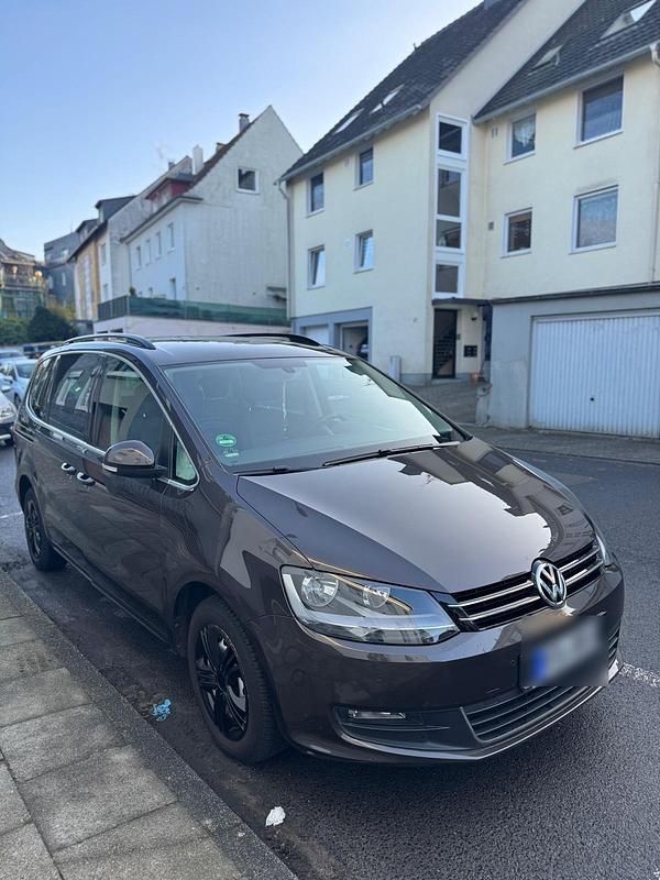 Gebraucht VW Sharan Trendline 120 PS (88 kW) 2014 Braun Van / Kleinbus
