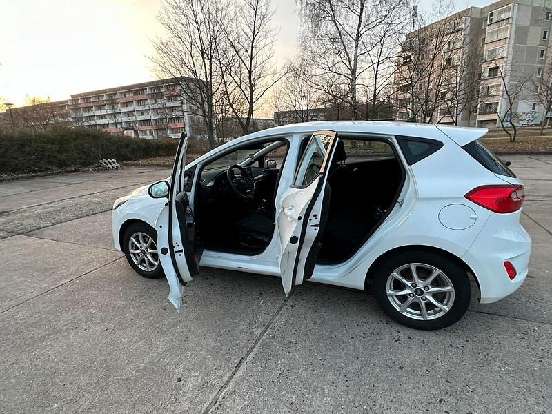 Gebraucht Ford Fiesta 88 PS (64 kW) 2019 Weiß Kleinwagen