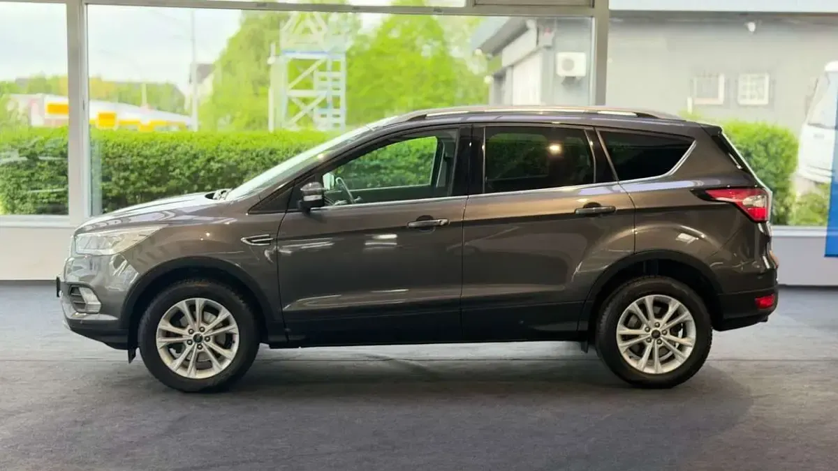 Gebraucht Ford Kuga Titanium 150 PS (110 kW) 2018 Grau SUV