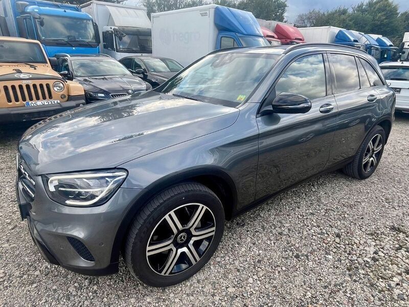 Grau Gebraucht 2019 Mercedes GLC300 SUV | 31.500 € (Fairer Preis) - Bild 1/4