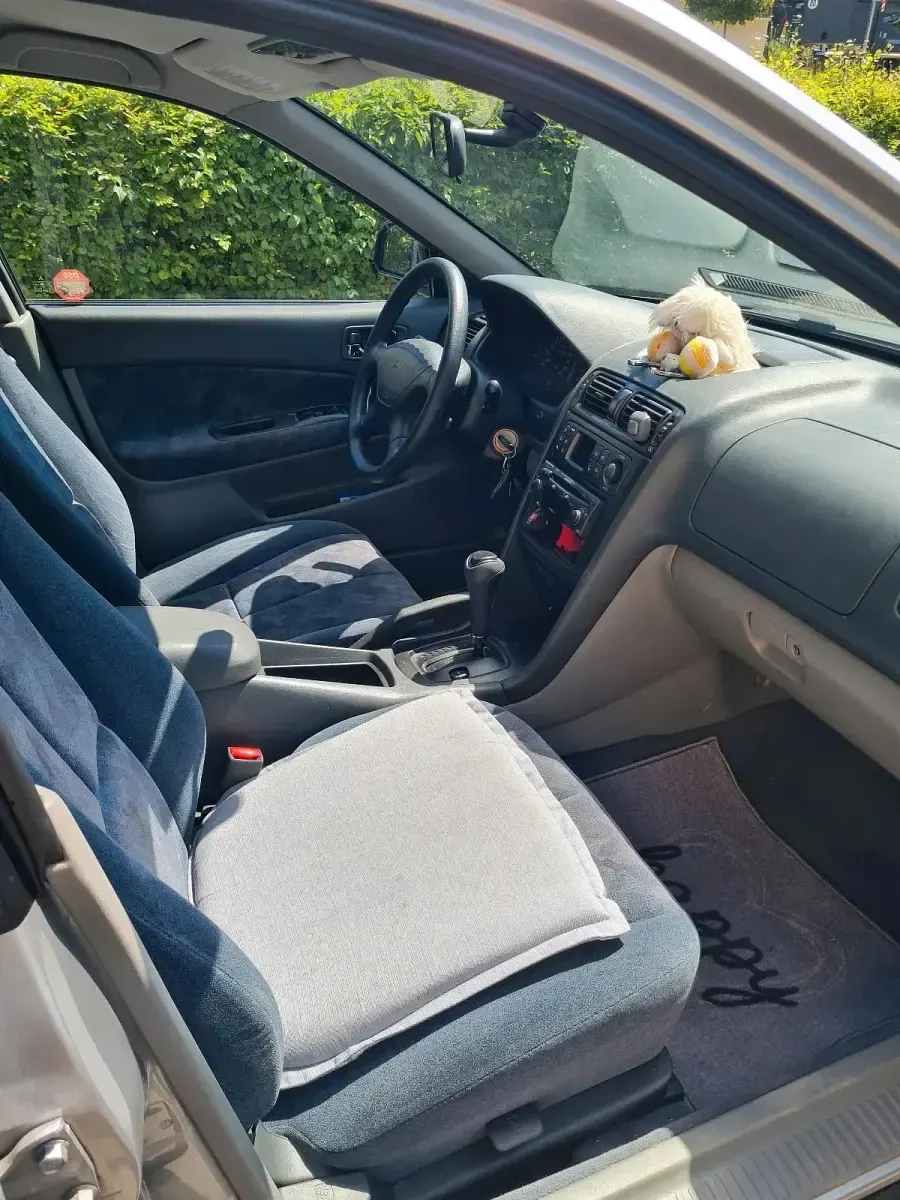 Gebraucht Mitsubishi Galant 136 PS (100 kW) 1998 Silber Limousine