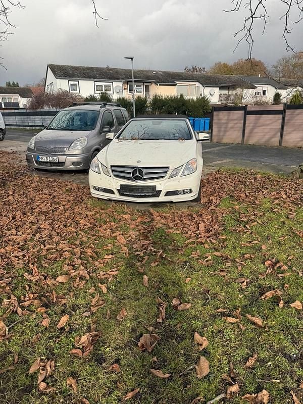 Gebraucht Mercedes E200 184 PS (135 kW) 2010 Weiß Cabrio