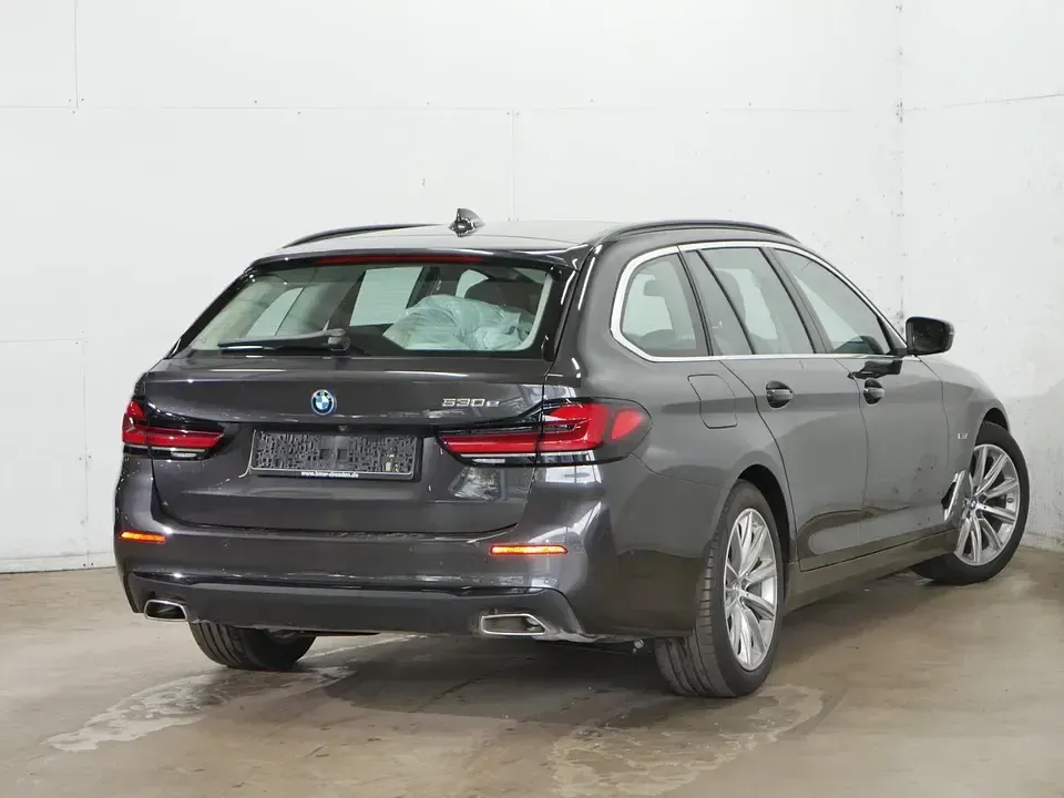 Gebraucht BMW 530e Sport Line 292 PS (214 kW) 2024 Sophistograu brillanteffekt Kombi