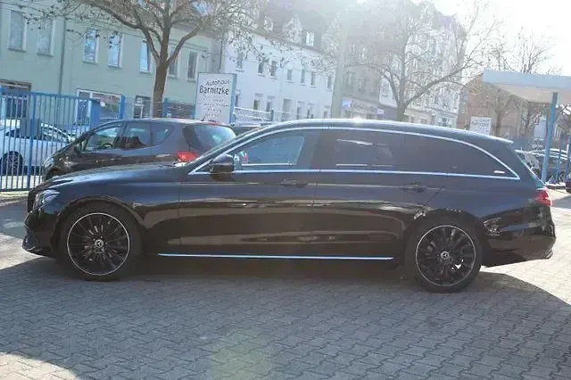 Gebraucht Mercedes E220 194 PS (142 kW) 2018 Schwarz Limousine