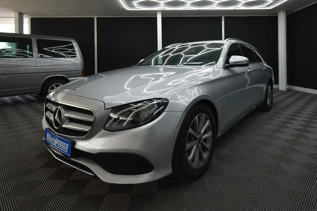 Gebraucht Mercedes E220 194 PS (142 kW) 2018 Silber Limousine