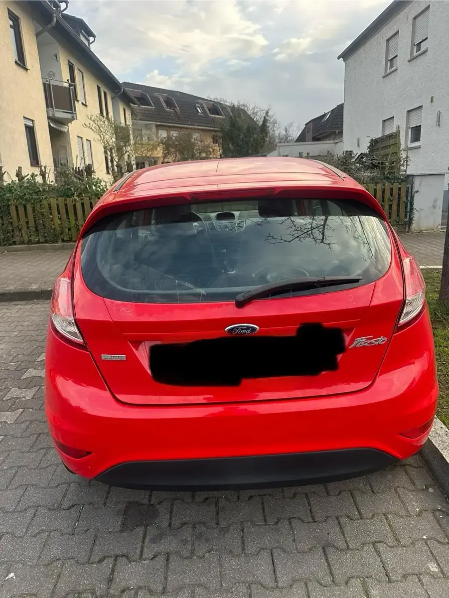 Używany Ford Fiesta 101 KM (74 kW) 2013 Czerwony Hatchback