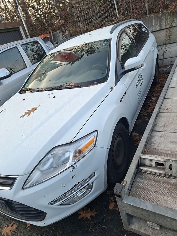 Weiß Gebraucht 2013 Ford Mondeo Cool & Sound Edition Kombi | 1.890 € (Superpreis) - Bild 1/4