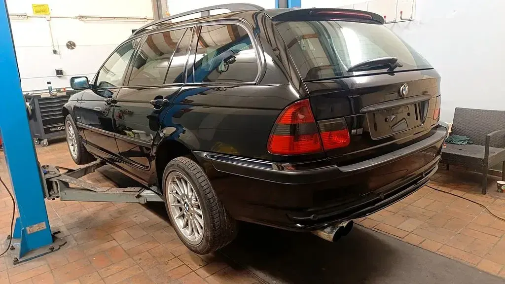 Käytetty BMW 330 Performance 184 HP (135 kW) 2000 Hopea Farmari