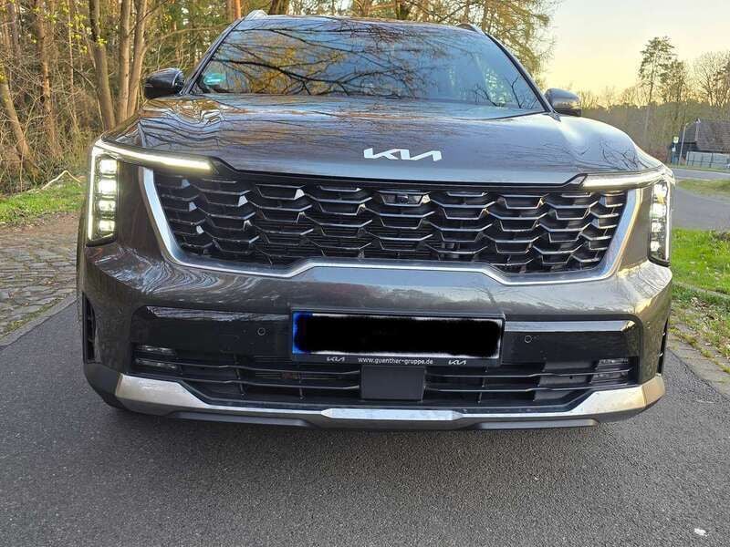 Grau Gebraucht 2024 Kia Sorento Platinum SUV | 49.200 € (Superpreis) - Bild 1/4