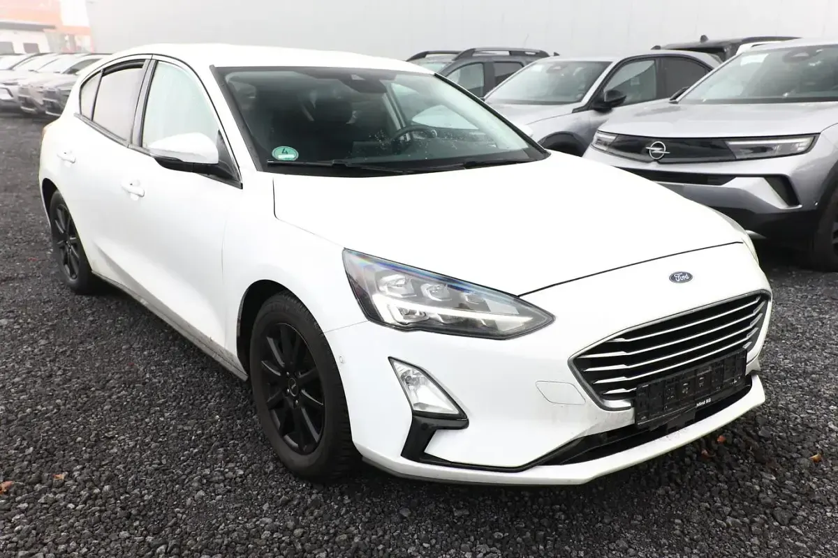 Gebraucht Ford Focus Titanium 150 PS (110 kW) 2019 Frostweiß Limousine