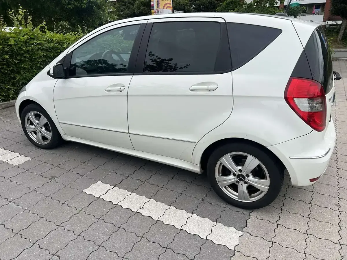 Gebraucht Mercedes A180 Sport Edition 109 PS (80 kW) 2011 Weiß Limousine