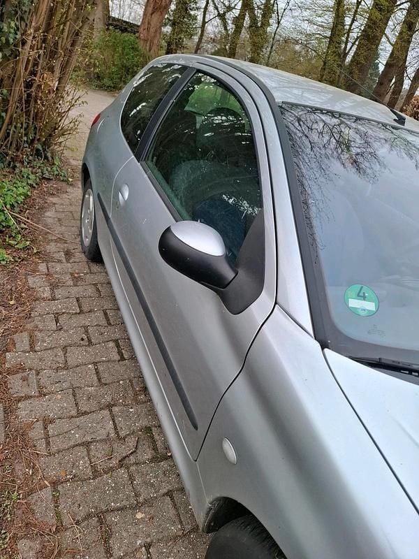 Gebraucht Peugeot 206 70 PS (51 kW) 2002 Silber Kleinwagen