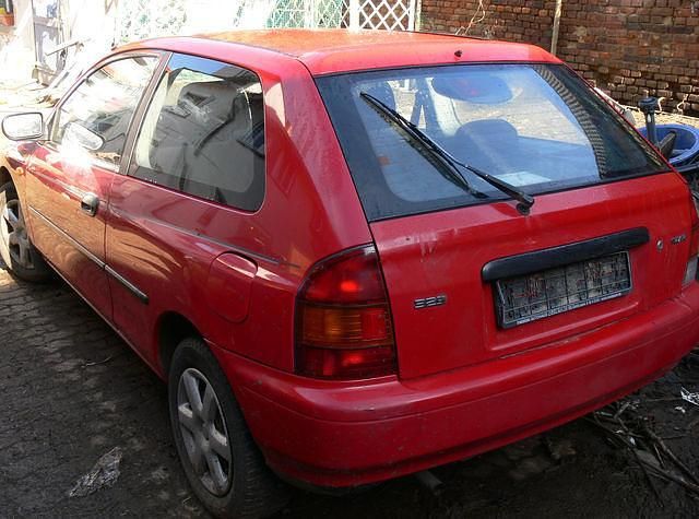 Gebraucht Mazda 323 73 PS (53 kW) 1997 Rot Kleinwagen