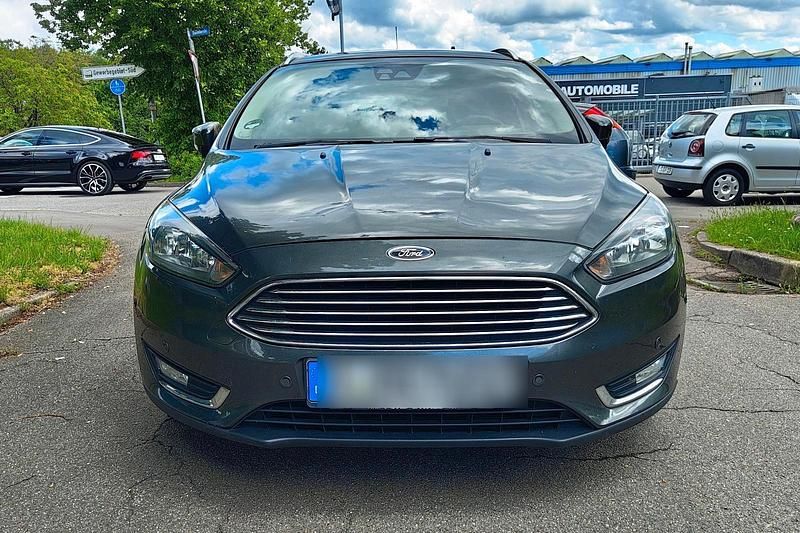 Grau Gebraucht 2014 Ford Focus Titanium Kombi | 3.800 € (Superpreis) - Bild 1/4