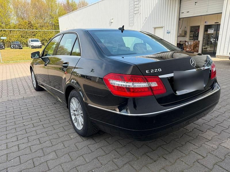 Gebraucht Mercedes E220 170 PS (125 kW) 2009 Schwarz Limousine