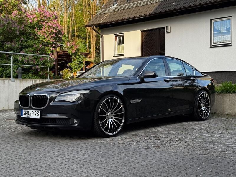 Grau Gebraucht 2008 BMW 750 Limousine | 11.900 € (Etwas zu teuer) - Bild 1/4