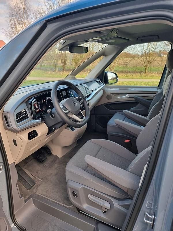 Gebraucht VW Multivan Edition 150 PS (110 kW) 2025 Grau Van
