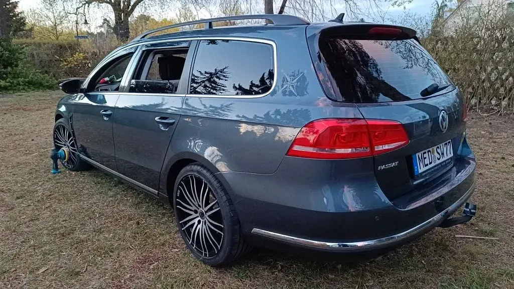 Gebraucht VW Passat Trendline 140 PS (102 kW) 2012 Grau Kombi