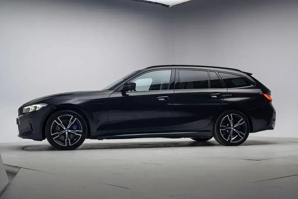 Gebraucht BMW 320 Executive 163 PS (119 kW) 2023 Schwarz Limousine
