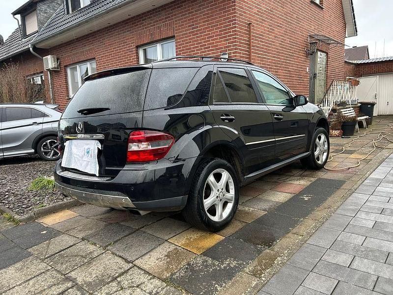 Gebraucht Mercedes ML320 224 PS (164 kW) 2007 Schwarz SUV