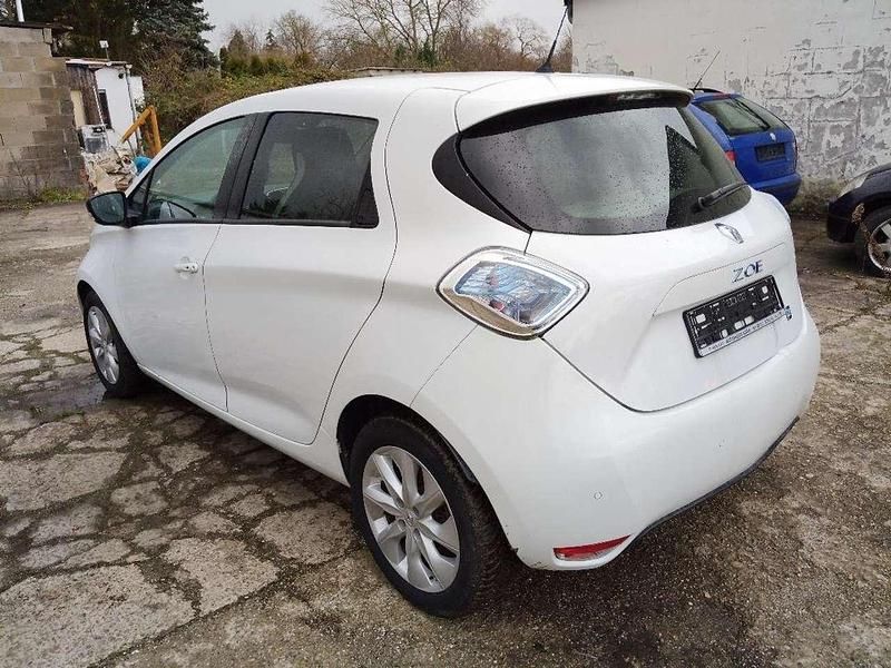 Gebraucht Renault Zoe Intens 42 kW (58 PS) 2016 Weiss "nacre" Kleinwagen