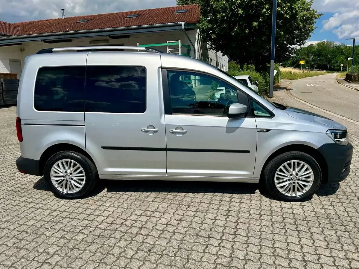 Gebraucht VW Caddy Trendline 102 PS (75 kW) 2019 Reflexsilber metallic Van / Kleinbus