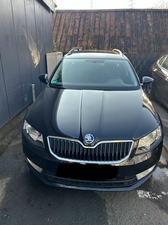 Schwarz Gebraucht 2016 Skoda Octavia Ambition Kombi | 9.900 € (Fairer Preis) - Bild 1/4