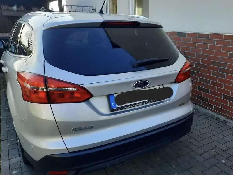 Gebraucht Ford Focus Titanium 125 PS (91 kW) 2015 Silber Kombi