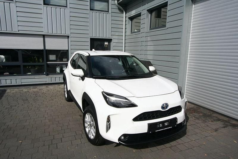 Weiß Gebraucht 2022 Toyota Yaris Cross Comfort SUV | 19.690 € (Superpreis) - Bild 1/4