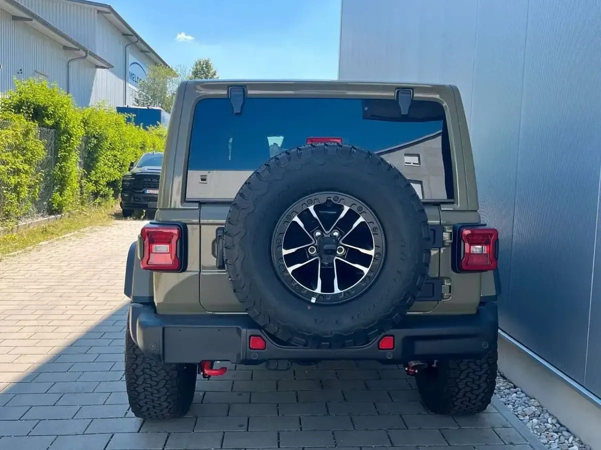 Neu Jeep Wrangler Rubicon 290 PS (213 kW) 2026 41 grün SUV