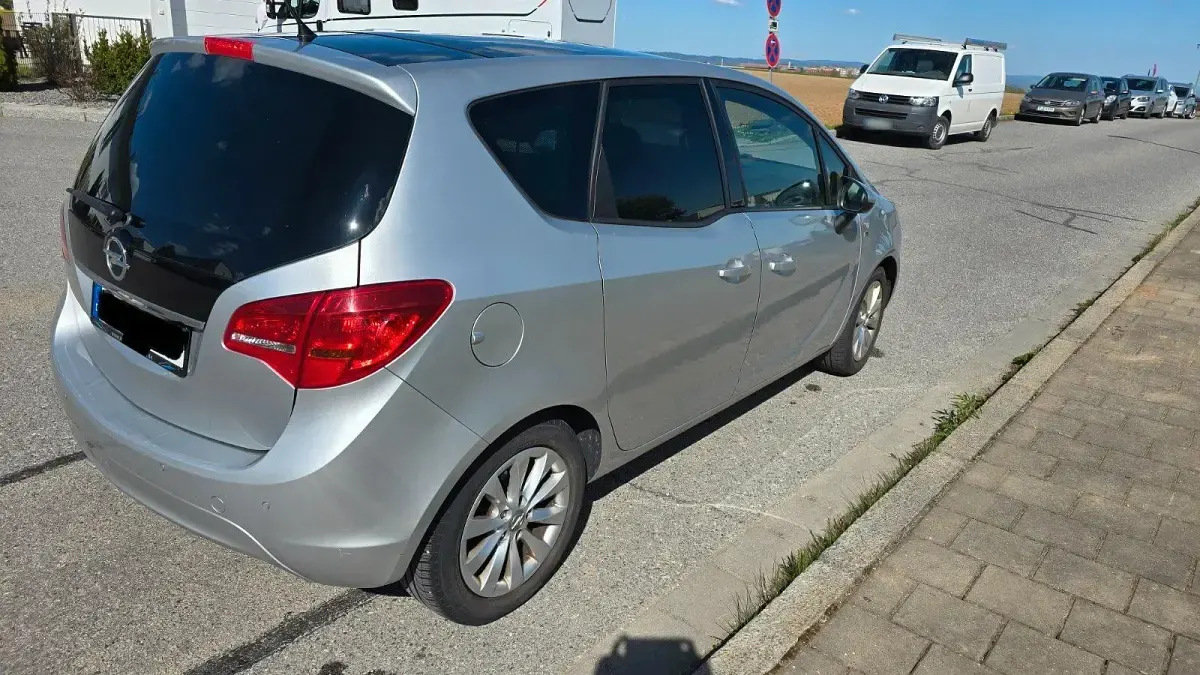 Gebraucht Opel Meriva 120 PS (88 kW) 2012 Silber Van / Kleinbus