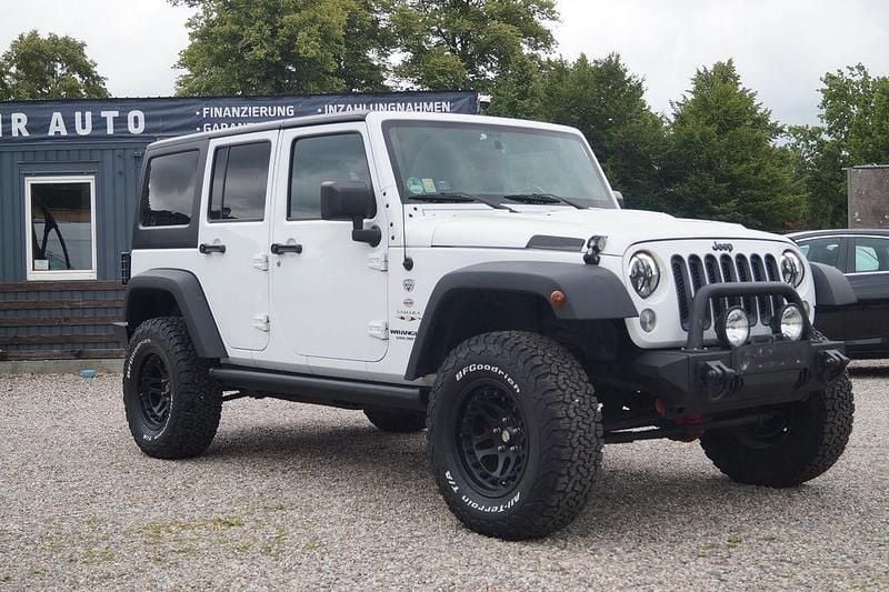 Weiß Gebraucht 2016 Jeep Wrangler Unlimited Sahara SUV | 30.000 € (Fairer Preis) - Bild 1/4