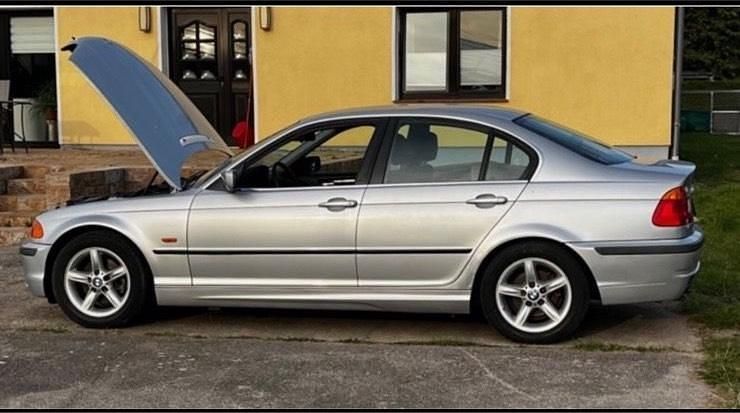 Silber Gebraucht 1999 BMW 320 Limousine | 3.500 € (Fairer Preis) - Bild 1/4