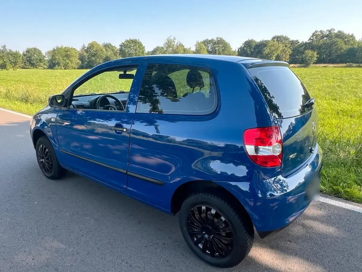 Gebraucht VW Fox 54 PS (39 kW) 2006 Blau Kleinwagen