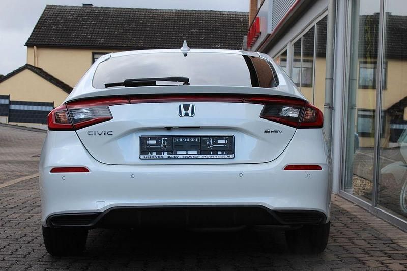 Neu Honda Civic Elegance 184 PS (135 kW) 2025 Weiß Limousine