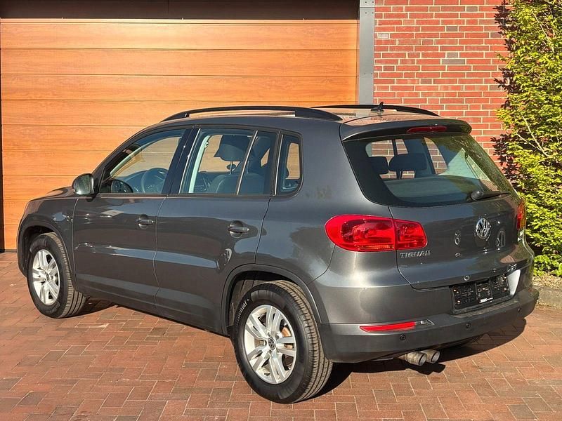 Gebraucht VW Tiguan Trendline 110 PS (80 kW) 2015 Grau SUV