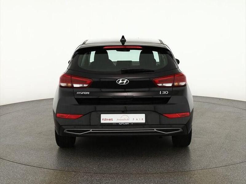 Gebraucht Hyundai i30 Trend 120 PS (88 kW) 2024 Schwarz Limousine