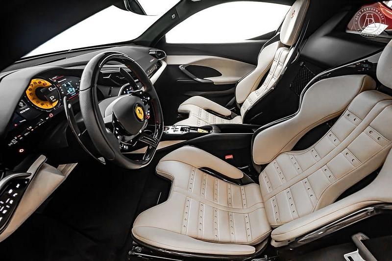 Gebraucht Ferrari 296 829 PS (609 kW) 2023 Rot